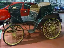 Georges Richard Vis-a-vis

Baujahr 1898, 1 Zylinder, 1045 ccm, 3.5 PS, Herkunftsland: Frankreich

Die PKW-Sammlung ist in einem zweiten Gebude untergebracht, dass sich auf dem Gelnde der lokalen Straenmeisterei befindet. Da dort kein Museumspersonal ist, sind alle Modelle hinter Glas. 

Mobilia Automuseo, Kangasala, Finnland, 14.4.2013 