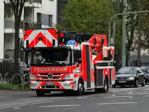 Mercedes Benz Atego DLK 23 der Berufsfeuerwehr Frankfurt am 29.10.14 in Frankfurt am Main 