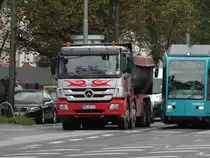 Mercedes Benz Actros am 29.10.14 in Frankfurt am Main 