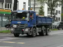 Mercedes Benz Actros Kipper am 29.10.14 in Frankfurt am Main 