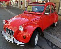 Citroen 2CV,  Ente  ganz in rot, Waldkircher Sonntag, Juli 2014