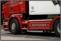 Die Sidepipe sind bei vielen \8/ Maschinen anzutreffen. Viele Lkw´s haben auch noch einen genderten Auspuffsound. In Deutschland ist soviel ich weis, die vernderung verboten...
