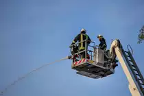 Freiwillige Feuerwehr Torgelow bei einer Übung vor einem leerstehenden Gebäude. - 30.04.2012