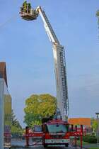 Freiwillige Feuerwehr Torgelow bei einer Übung vor einem leerstehenden Gebäude. - 30.04.2012