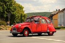 Citroen 2CV in Neuensee am 10.07.2011.