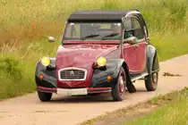 Citroen 2CV bei Grabfeld am 02.07.2011.