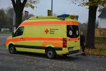 PM-RK 214 (Krankenwagen von IVECO) steht am 09.11.2014 an der Zehlendorfer Straße in Teltow.