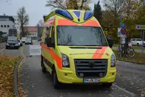 PM-RK 214 (Krankenwagen von IVECO) steht am 09.11.2014 an der Zehlendorfer Straße in Teltow.