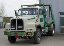 SAURER: Der am 7. Aüril 2012 in Oensingen fotografierte SAURER WELAKI MULDENKIPPER D 290 stand im Jahre 2012 noch im täglichen Einsatz.
Foto: Walter Ruetsch