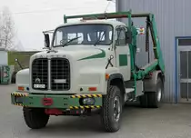 SAURER: Der am 7. Aüril 2012 in Oensingen fotografierte SAURER WELAKI MULDENKIPPER D 290 stand im Jahre 2012 noch im täglichen Einsatz.
Foto: Walter Ruetsch