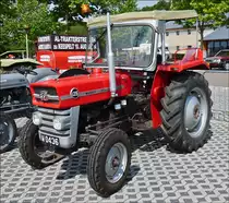. Massey-Ferguson 135, Bj 1967, 28 Ps, 2 Zyl, 2560 ccm, gesehen beim Oldtimertreffen in Consdorf.  20.07.2014