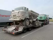 Total verdreckt standen zwei IFA L60 auf einem Schwerlasttransporter,am 10.August 2014,auf einem Rastplatz bei Bergen/Rügen.