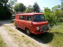 In einer Gartensiedlung in Patzig stand,am 20.Mai 2014,Dieser Barkas B1000.