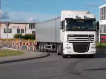 Am 24.Juli 2014 bog Dieser DAF Sattelzug in den Kreisel von Bergen/Rügen.