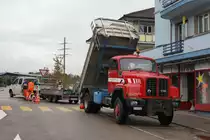 SAURER: Der robuste Zweichachs-Kipper Saurer D 230 steht bei einem Transportunternehmen von Biberist noch oft im Einsatz. Die Aufnahme ist am 14. Oktober 2013 auf einer Baustelle in Biberist entstanden.
Foto: Walter Ruetsch