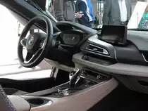 BMW i8 (Interieur von rechts), gesehen am 08.11.2014.