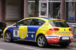 Diese Seat Leon geh�hrt zu einer Fahrschule.
