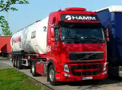 Licht und Schatten auf diesem Volvo FH 500 mit Siloauflieger von 