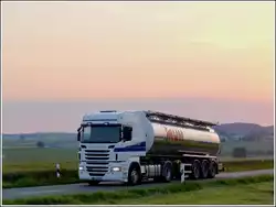 Scania R 420 Tanksattelzug mit Abendhimmel am 25.07.2012.