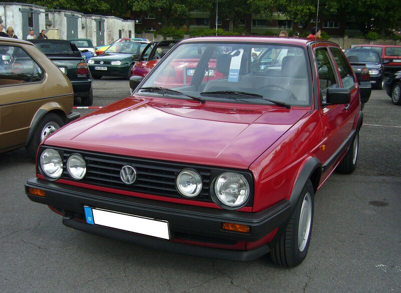 VW Golf 2 in der Ausstattungsvariante CL (Classic Luxe) im Farbton  gambiarot 