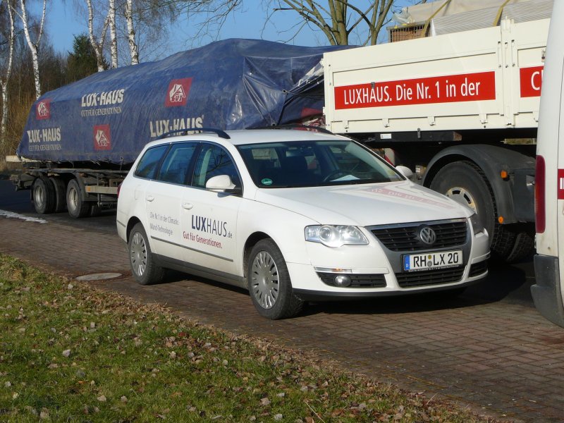 VW Passat von LUXHAUS neben einer Baustelle in 36100 Petersberg-Marbach am 30.01.2009