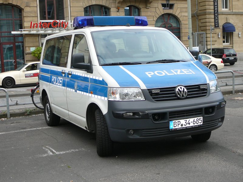 VW T 5 der Bundespolizei abgestellt am Hbf Frankfurt/Main, Oktober 2009