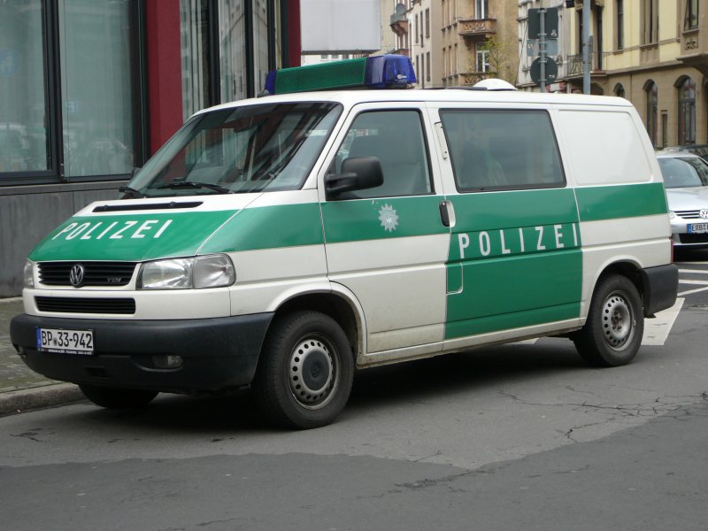 VW T4 der Bundespolizei als Hundetransporter, gesehen am 05.04.08 in Frankfurt/M