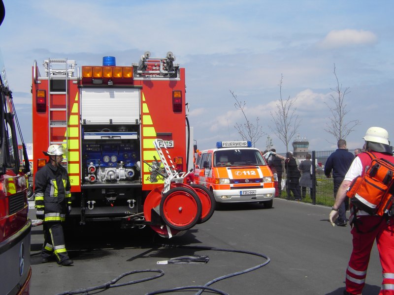 VW T4 der Fuldaer Feuerwehr anl. einer bung whrend der RETTMOBIL in Fulda im Jahr 2005