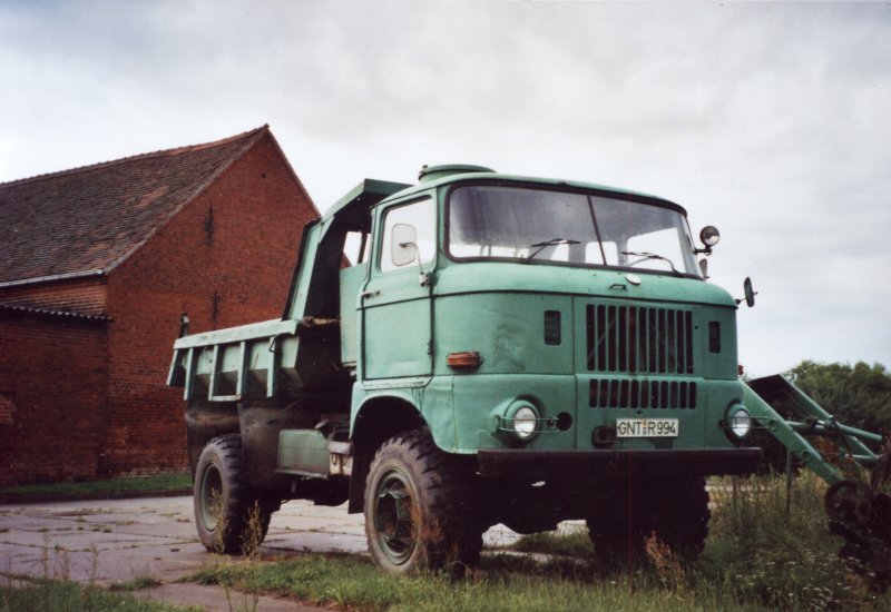 W50 Muldenkipper in Armeeausfhrung in Derben/Elbe noch fter im Einsatz.